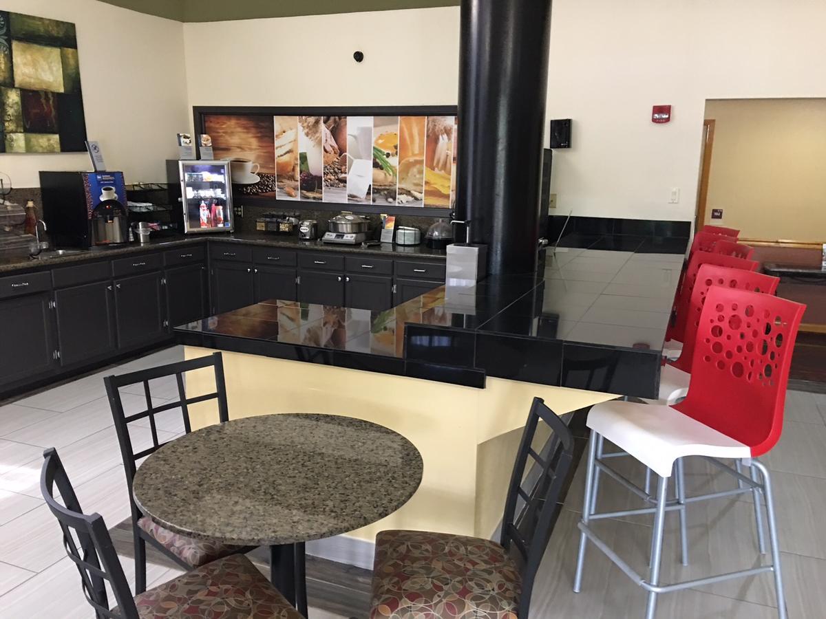 America'S Best Value Inn & Suites-Clinton Εξωτερικό φωτογραφία