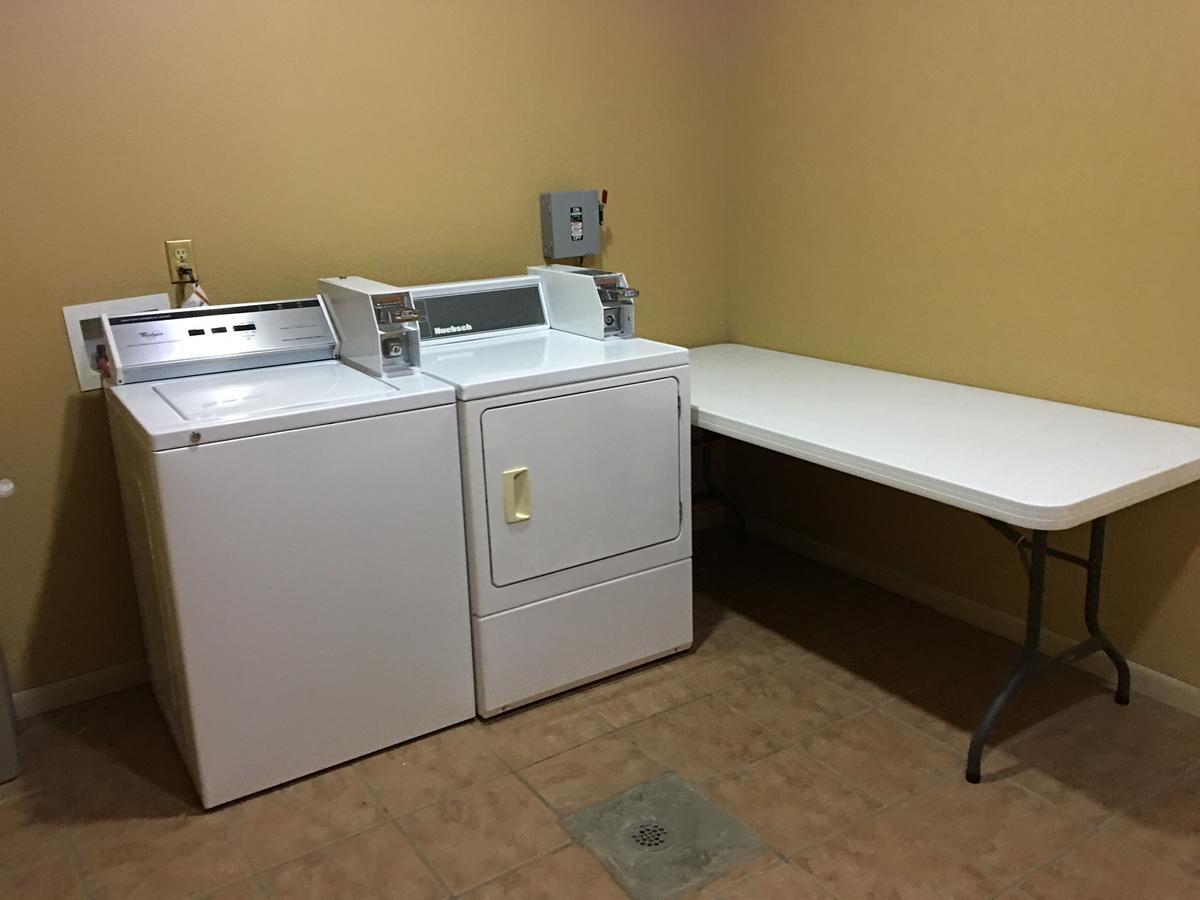 America'S Best Value Inn & Suites-Clinton Εξωτερικό φωτογραφία